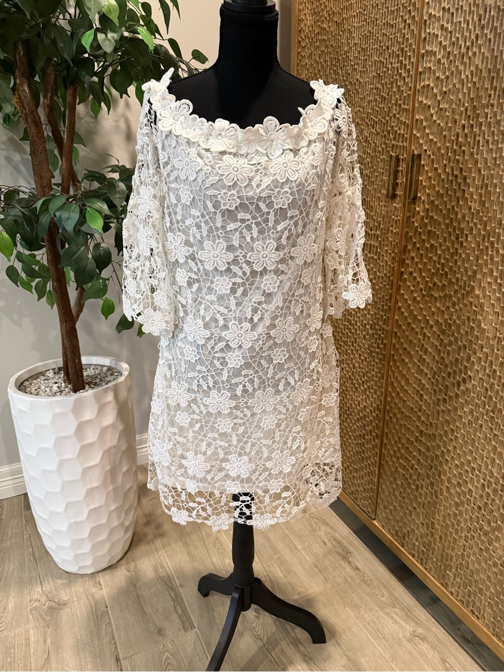 Auxo Collection White Floral Lace Off-Shoulder Mini Dress